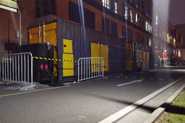 萝北柴油发电机组的输出电压是如何调节的？