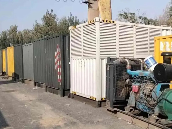 萝北200KW柴油发电机机组每小时油耗是多少？