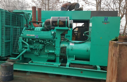 萝北发电机组如何判断水冷式机油散热器内部是否需要清洗？